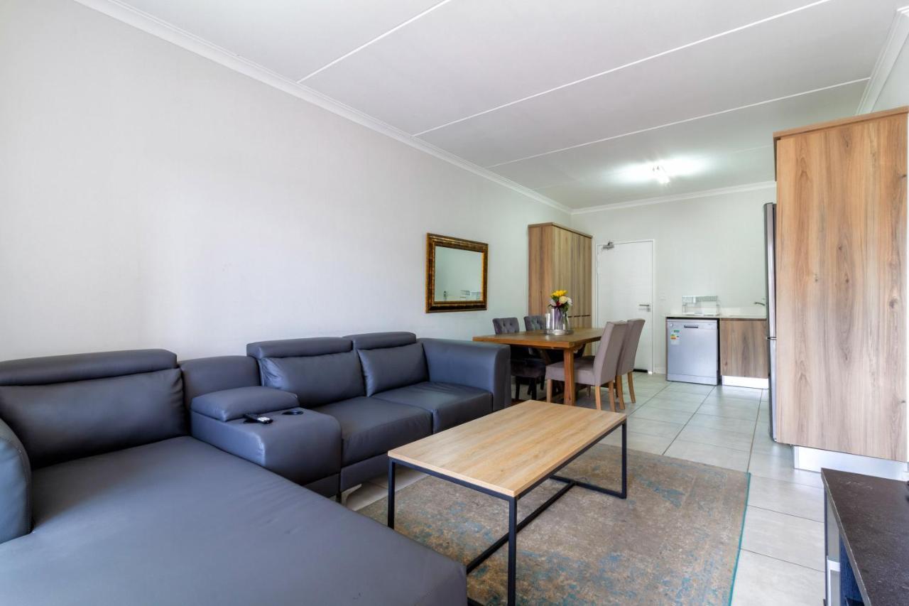 Apartment Lovely 2 Bed @theblyde Pretoria