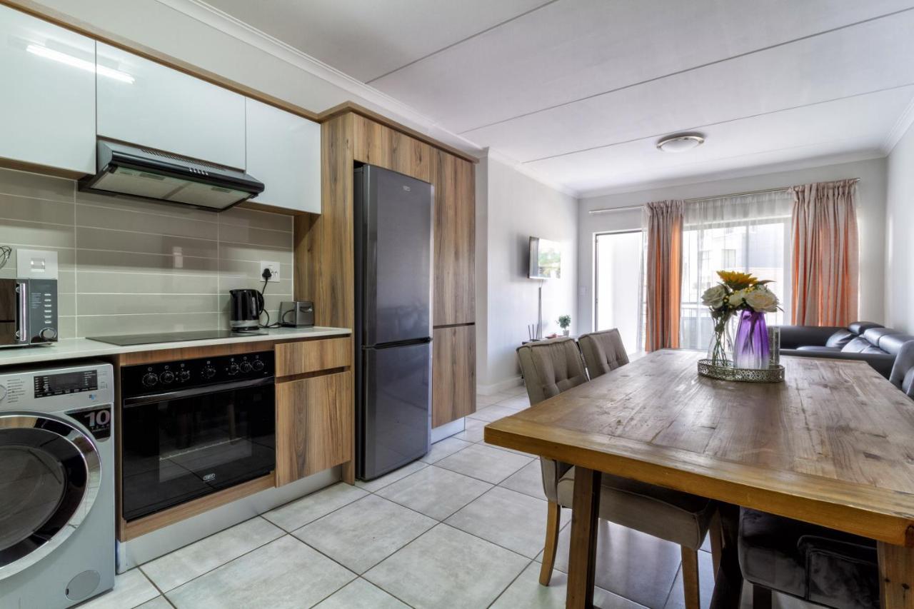 Apartment Lovely 2 Bed @theblyde Pretoria