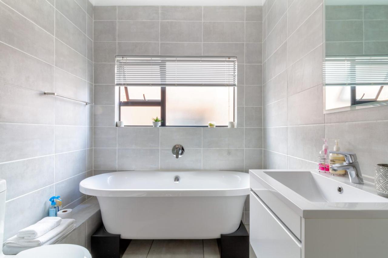 Apartment Lovely 2 Bed @theblyde *