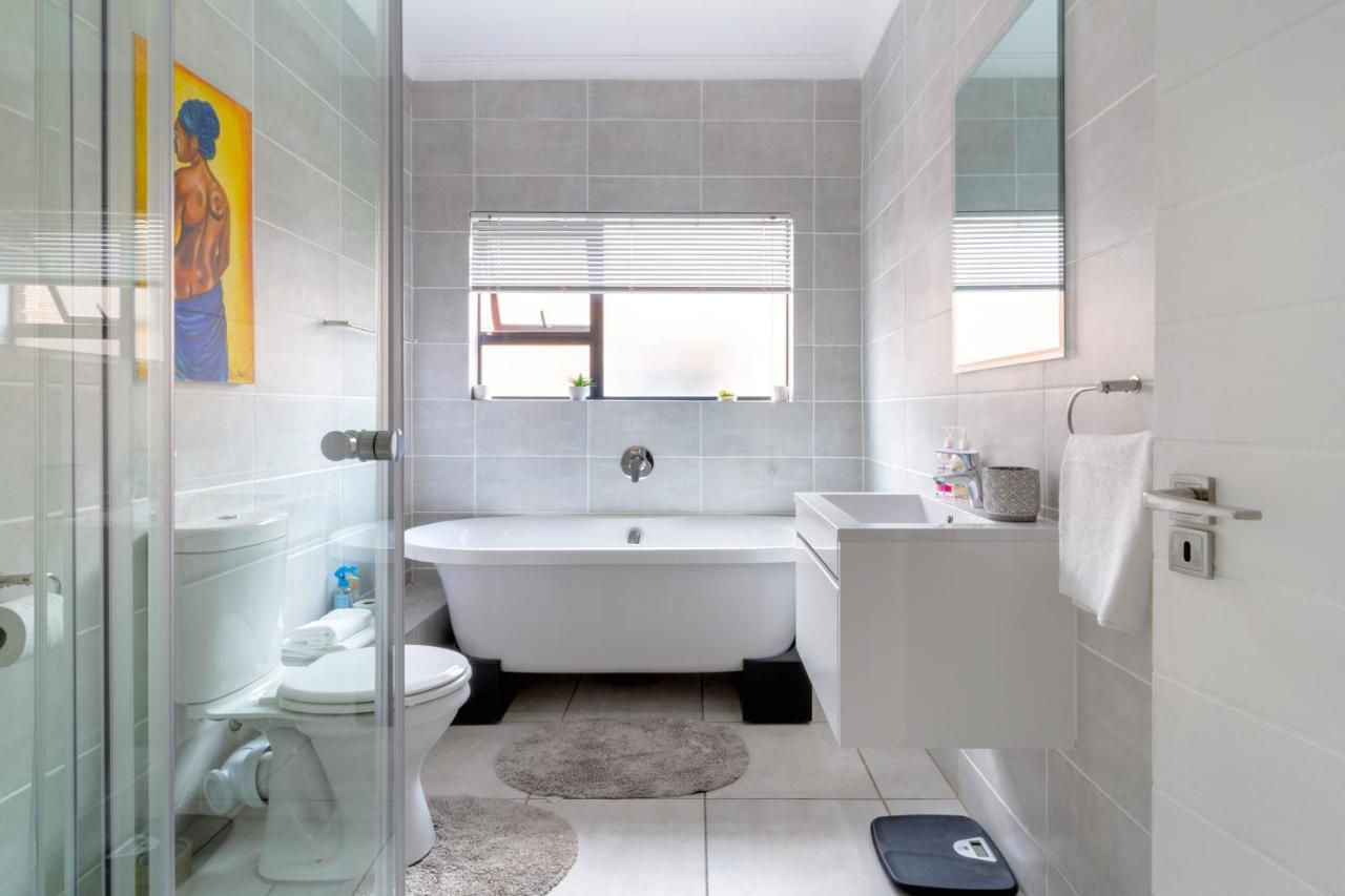 Lovely 2 Bed @theblyde * Pretoria